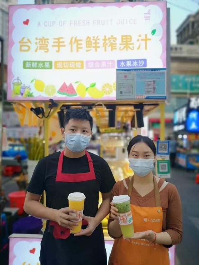 【夜市梦想家】90后地产人士转行去南宁中山路摆摊:每天在3平米的摊位