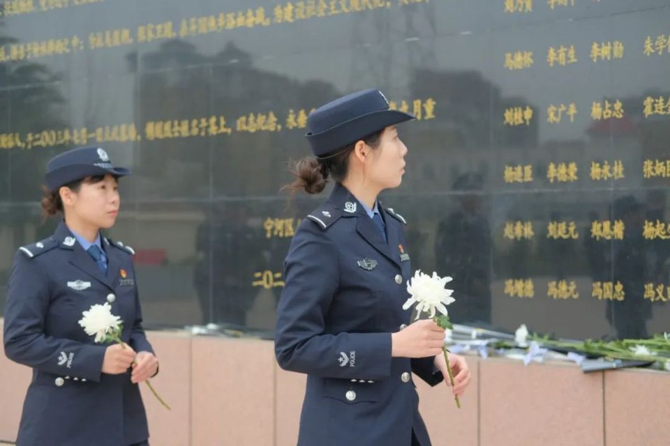 致敬公安英烈 激发奋进力量丨河西公安开展清明节祭奠