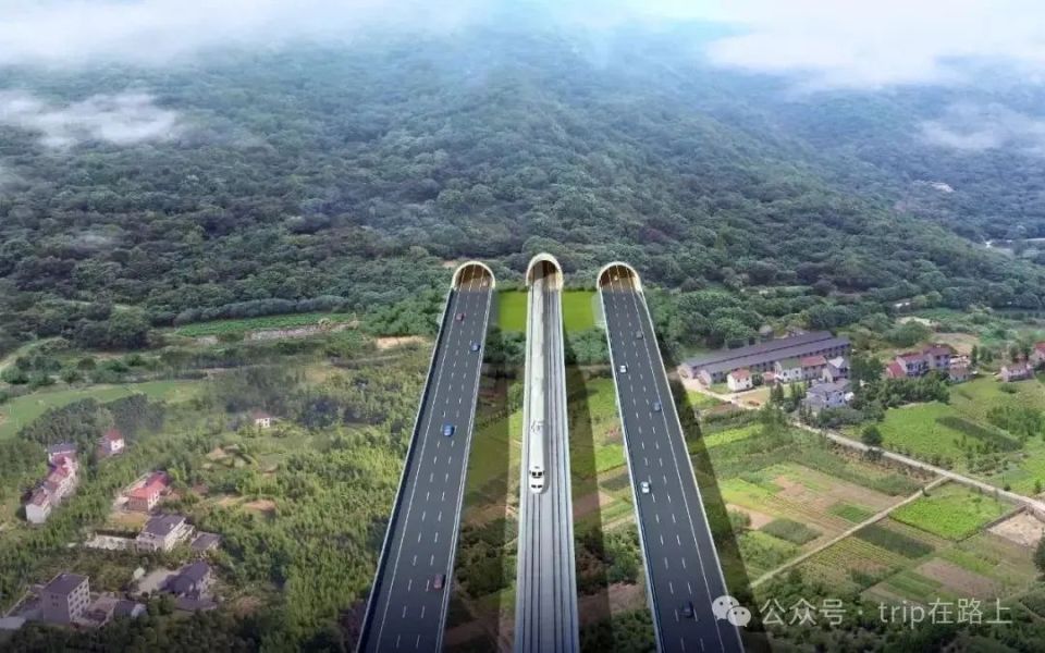 舟高速复线建设,二是扩建普陀山机场,三是横空出世的沪甬舟大通道规划