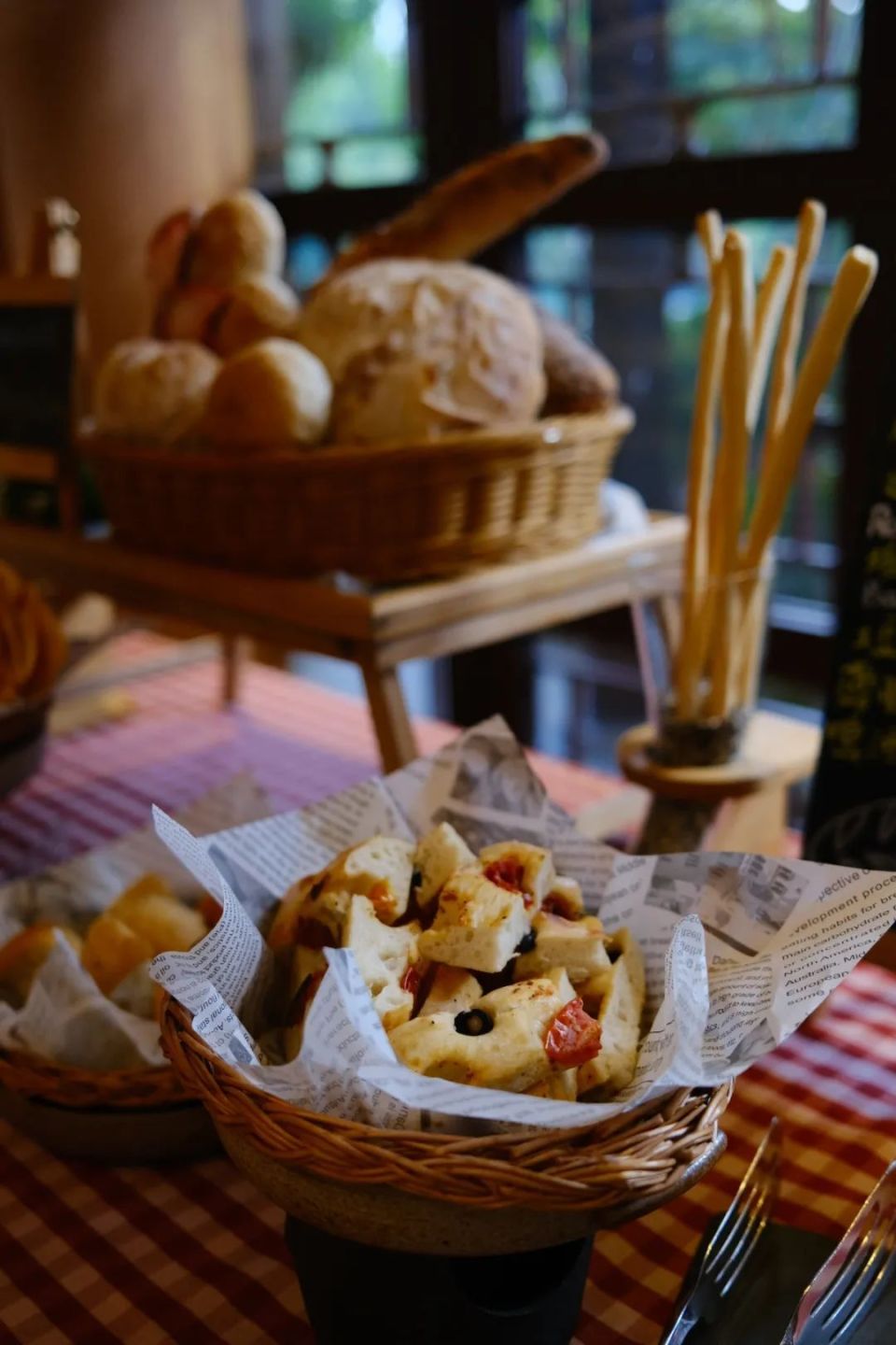 还有沙拉区,按照经典凯撒沙拉,意式小麦沙拉,田园沙拉等来配料.