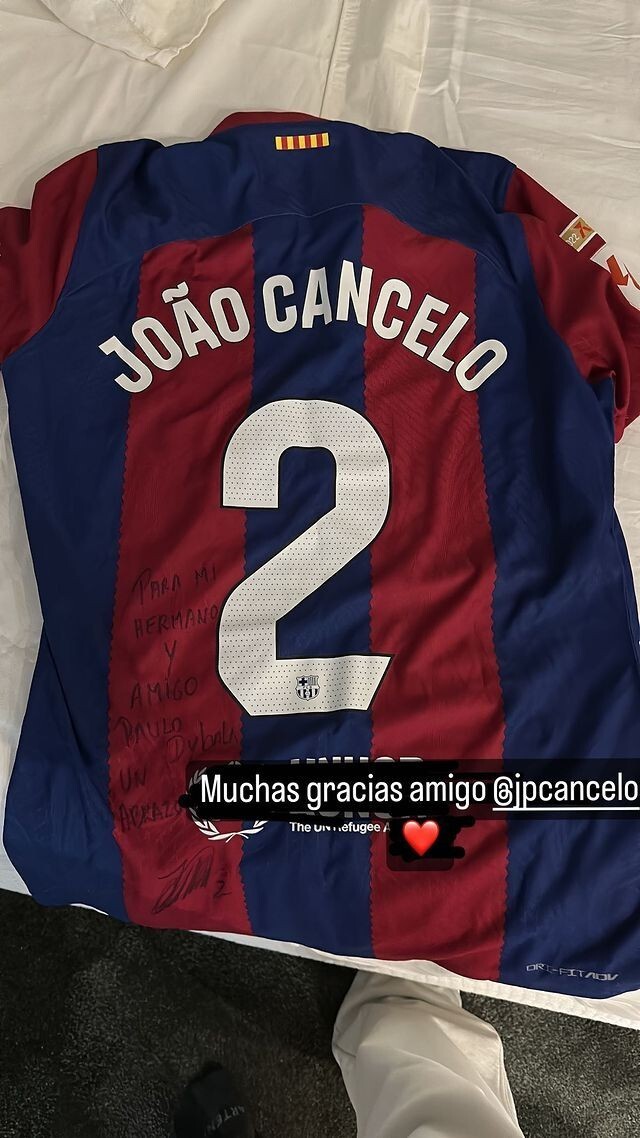 前队友的爱迪巴拉晒坎塞洛送自己的球衣非常感谢我的朋友