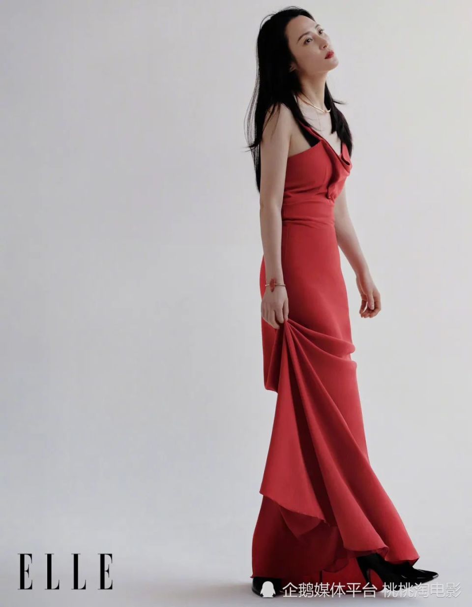 48岁"水灵"蒋勤勤《elle》杂志大片,优雅大女人风姿万千_腾讯新闻