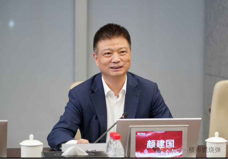 其后,颜建国离开中建系,前往民营企业龙湖地产担任副总裁.