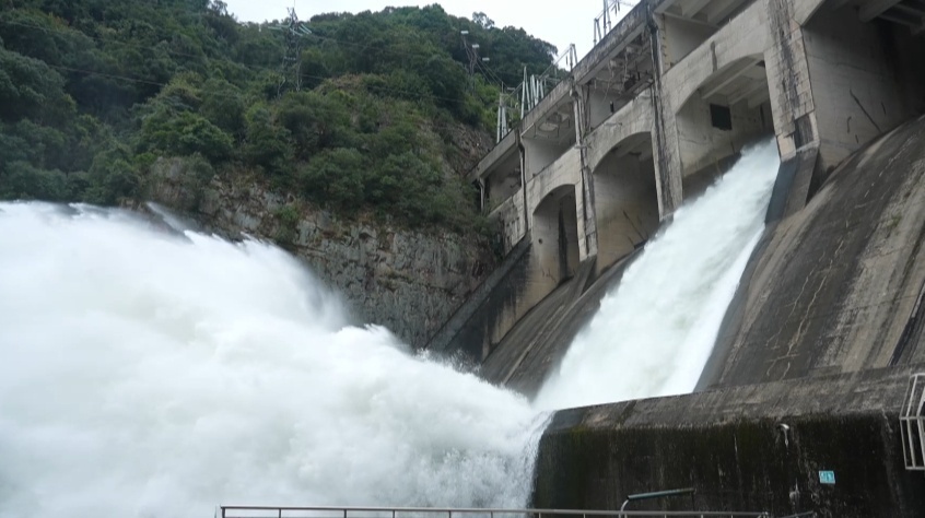 江西赣州:上犹江水库今年第五次开闸泄洪