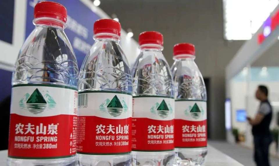 "谁在围剿农夫山泉"?恐怕不是正确的问题_腾讯新闻