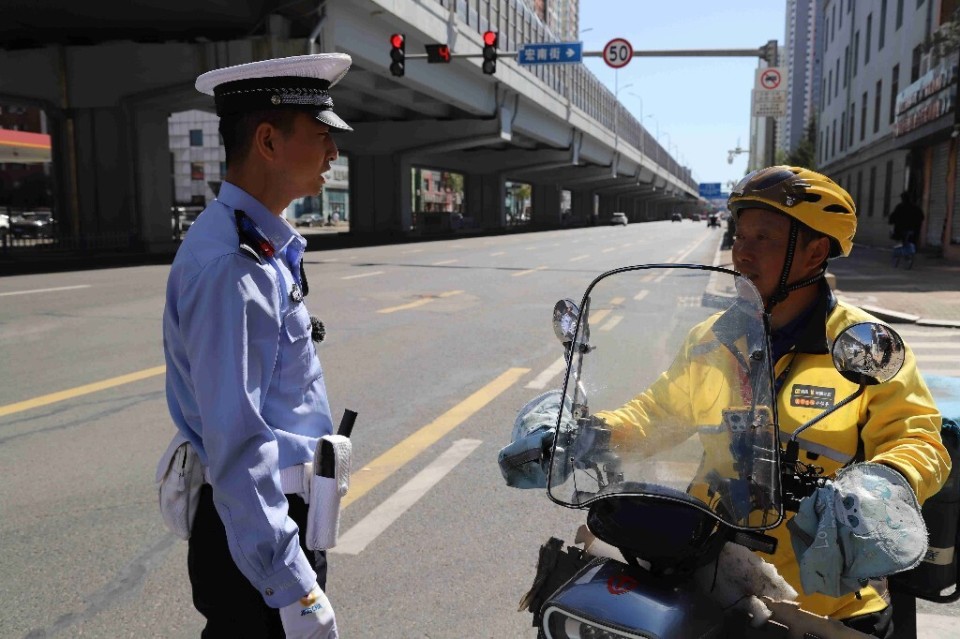 哈尔滨市“不逆行、不抢行”交通安全宣传，走进这些快递外卖企业_腾讯新闻