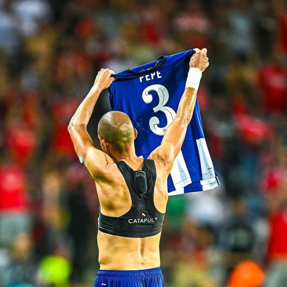 佩佩退役 足坛再无"武僧/圣僧"