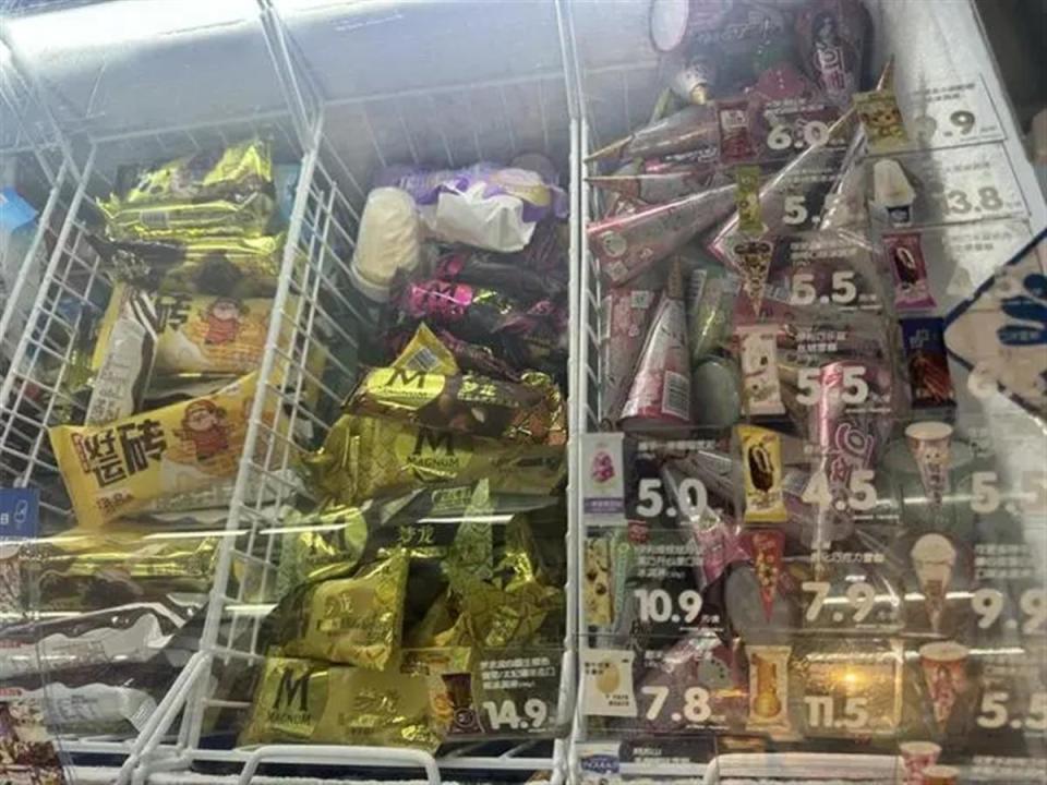 记者走访了多家零售商超,便利店,发现雪糕,冰淇淋的定价逐渐回归理性