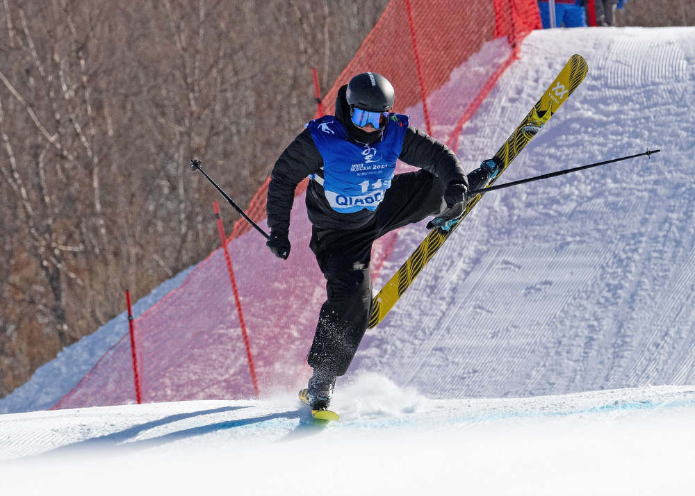 新华社记者 谢剑飞 摄2月22日,贵州队选手刘鑫鹏在比赛