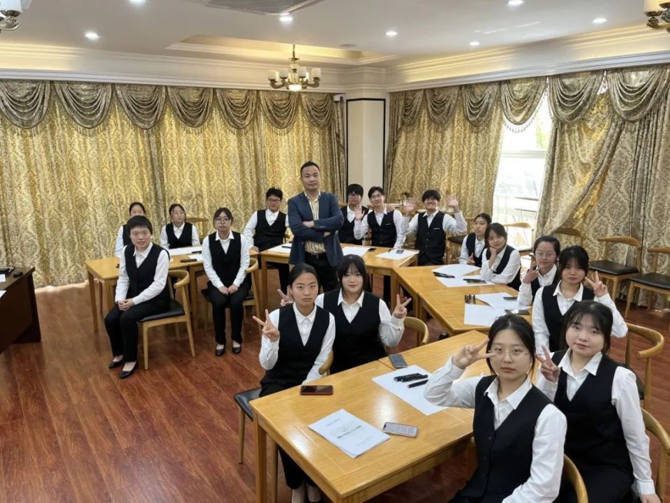 喜报!崇明多名学生和集体获得荣誉