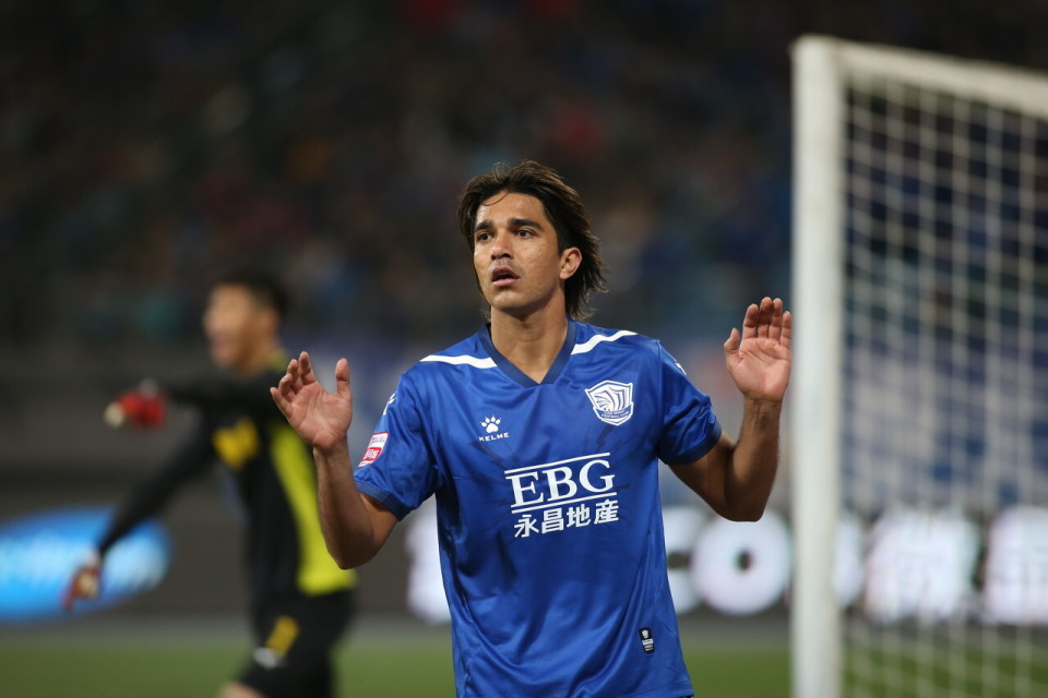 据阿根廷媒体tyc报道,36岁的玻利维亚前锋马塞洛-莫雷诺于当地时间