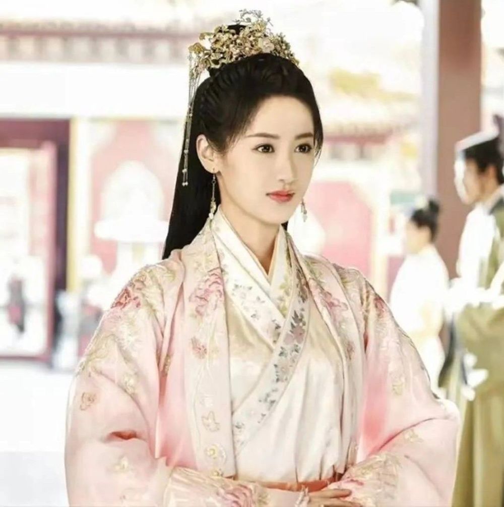 袁冰妍再一次被曝未缴纳税款,对于明星来说,交个税就那么难吗?