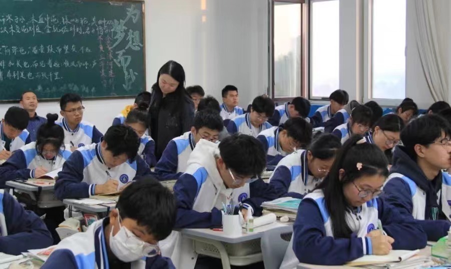 平度明扬高级中学:新校区启用!欢迎每一个"热辣滚烫"的你