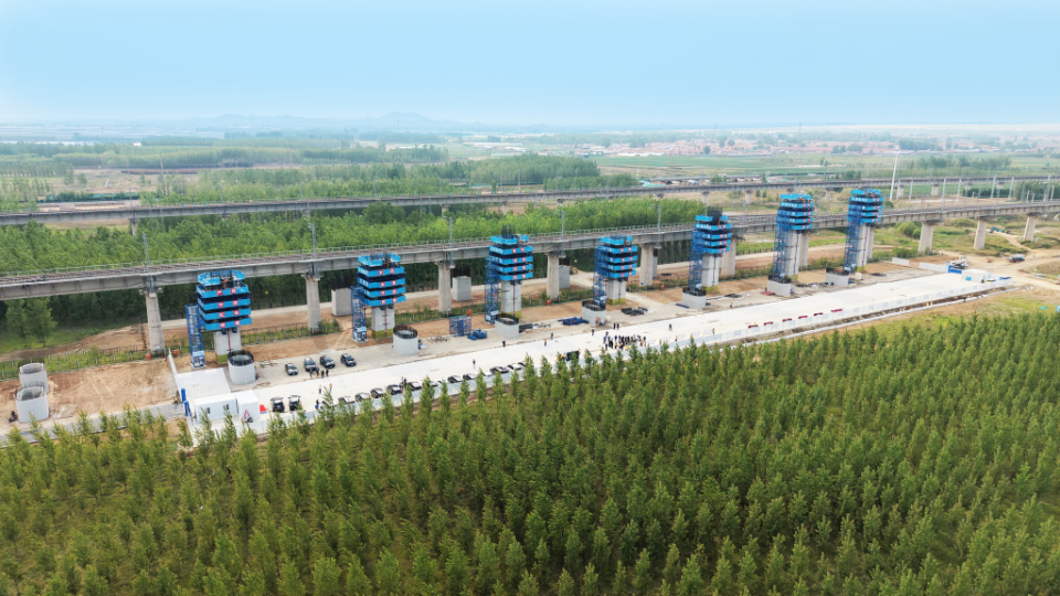 “五一”我在岗！千名建设者奋战潍宿高铁至青岛连接线建设一线保进度_腾讯新闻