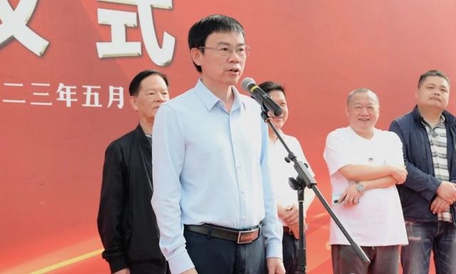 县委常委,县政府副县长龚云林同志宣布活动启动石门县人民医院党委副