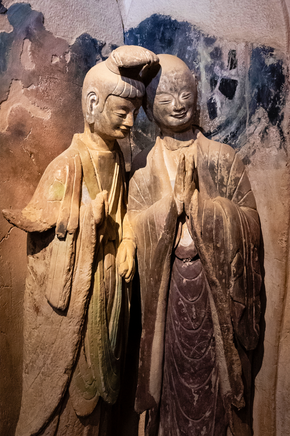 中国年度最火美食小城,竟藏着中国最精绝的石窟!