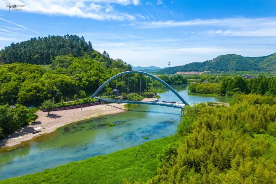 余杭又一个公园爆火,不仅能在石滩上嬉水,还可登玻璃桥免费观光