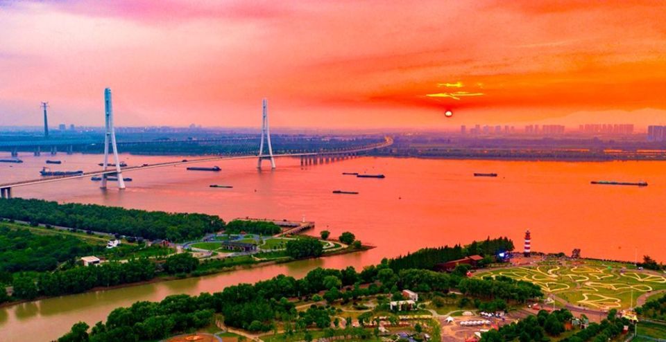 繁忙的扬子江_腾讯新闻