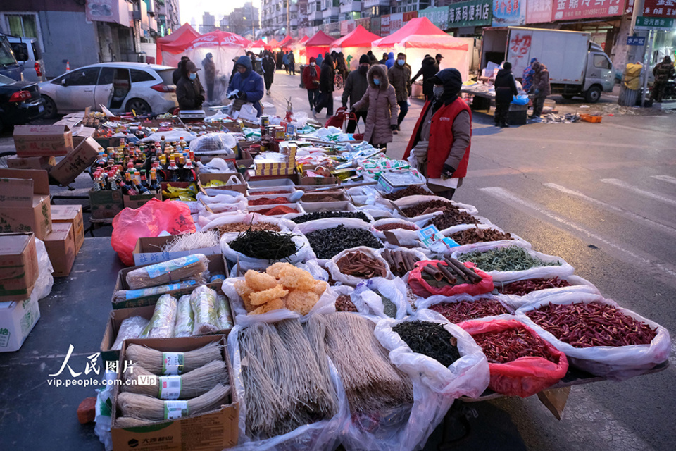 辽宁沈阳冬日早市烟火气十足