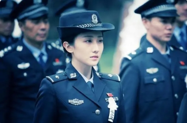 《我是刑警》中出彩的女配：黄曼演过少年派，安冬多次合作于和伟_腾讯新闻