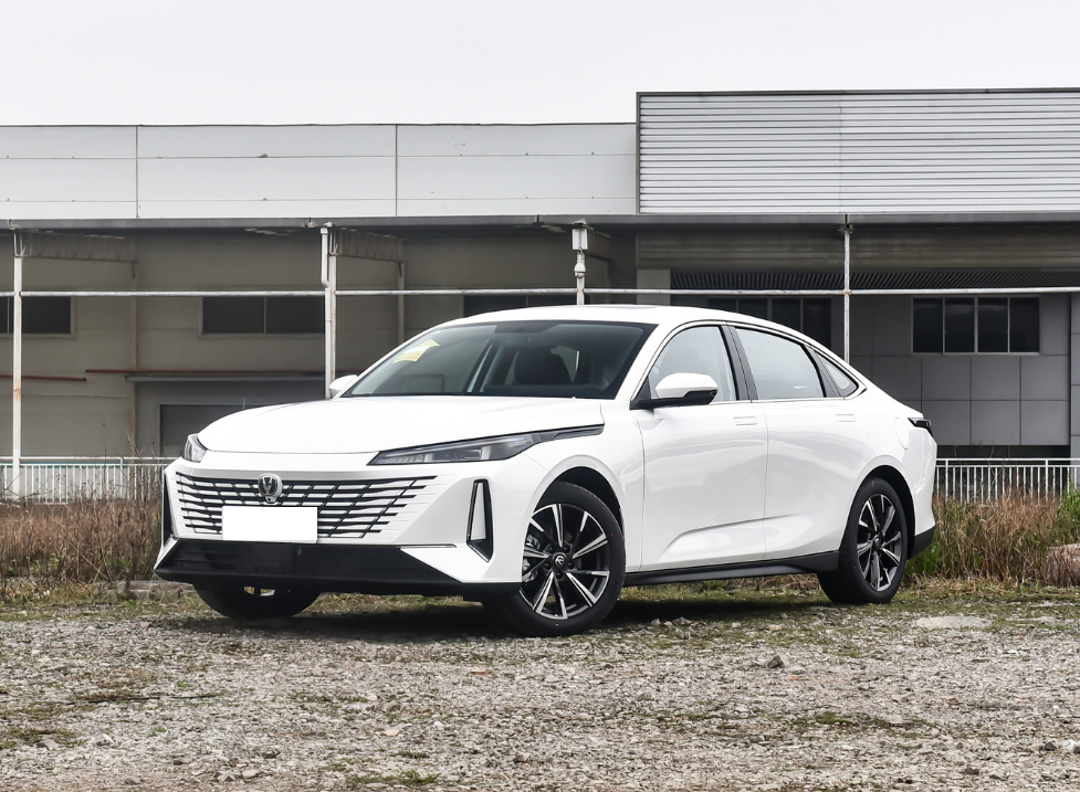 长安汽车第三代逸动来了,外观大改,长近4米8配1.5t,降至7万多