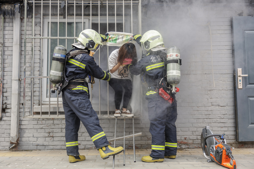 北京朝阳消防开展拆窗破网消防安全直播培训,4万余人线上观看