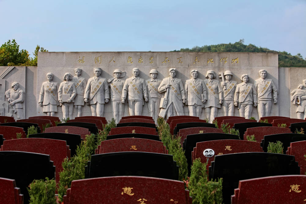 烟台回龙山功德园荣获"紫钻墓园"标识