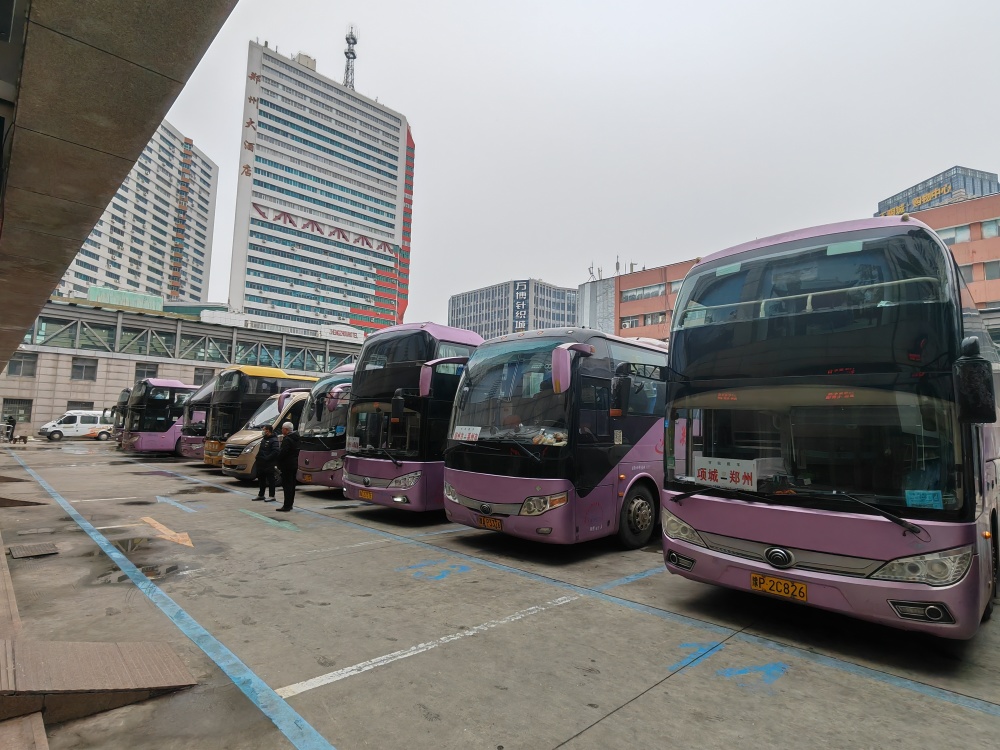 各汽車站班次情況為:汽車中心站:豫西方向洛陽,三門峽;豫東方向商丘