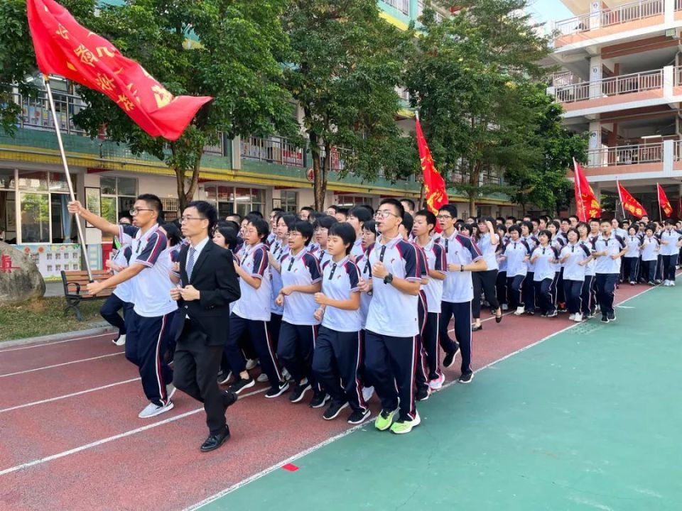 江州市精英中学图片图片