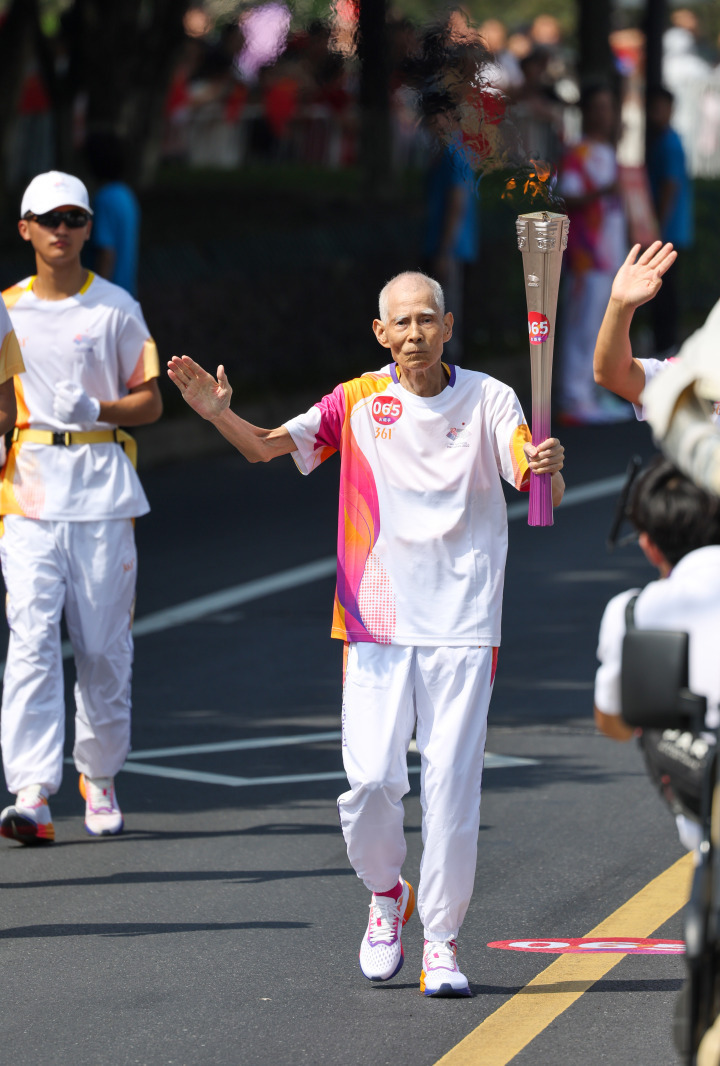 浙江之心 跃动金华 杭州第19届亚运会火炬传递金华站顺利完成