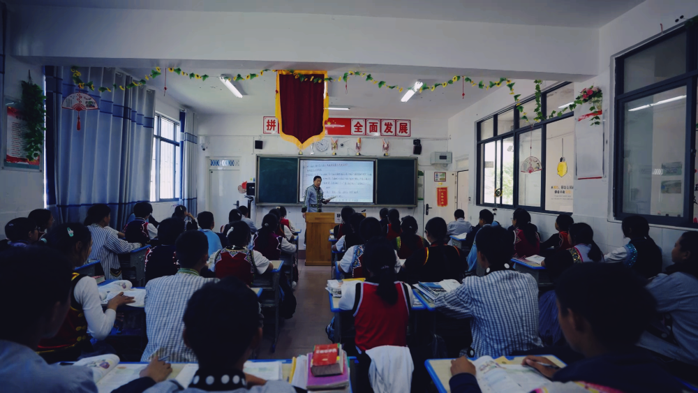 聚焦云南县域教育 | 福贡县石月亮中学:绿漫校园 美沁心田