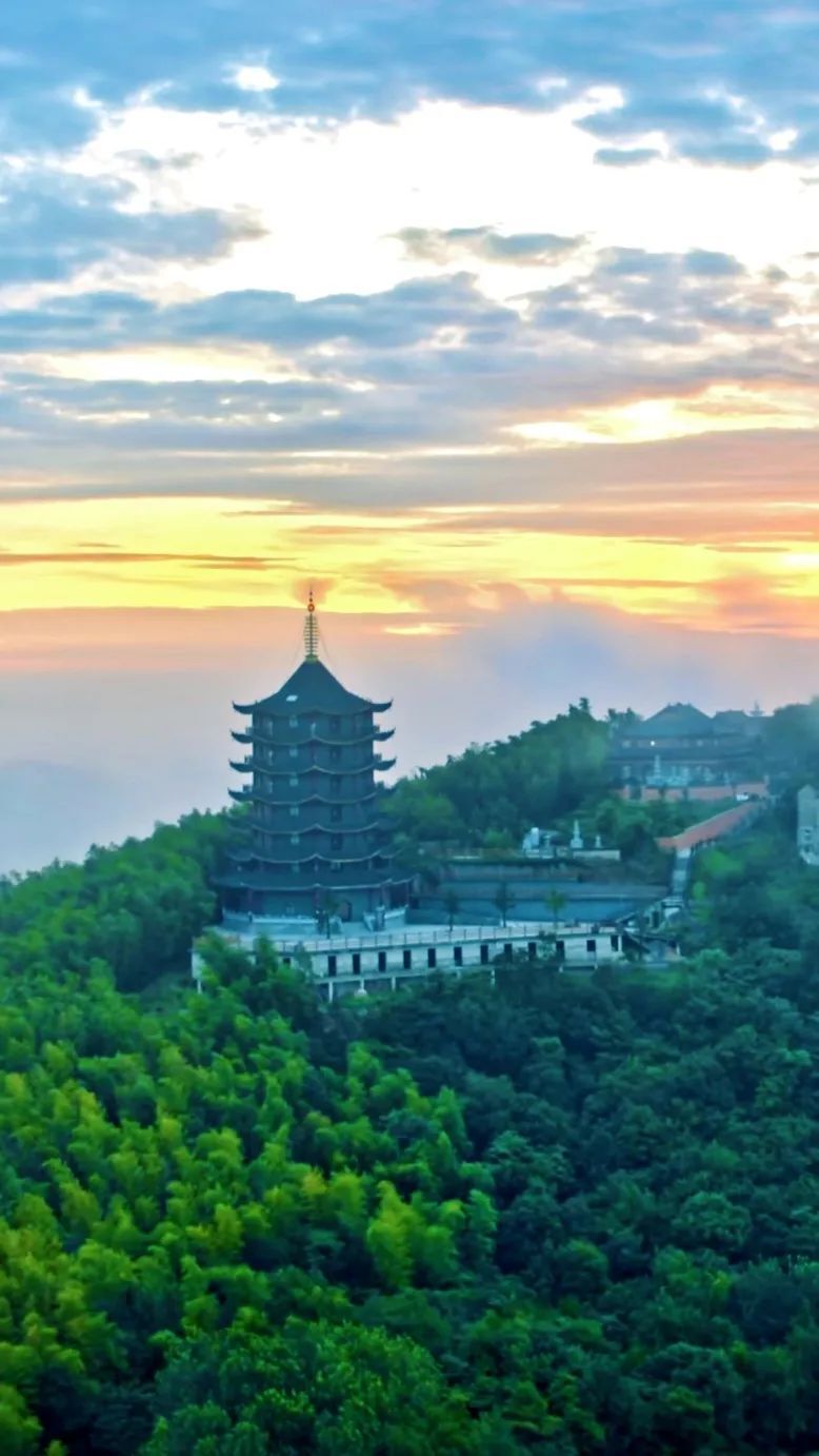 假期来到观天下景区,欣赏郎溪的山水之美,领略独特的自然风光,畅享