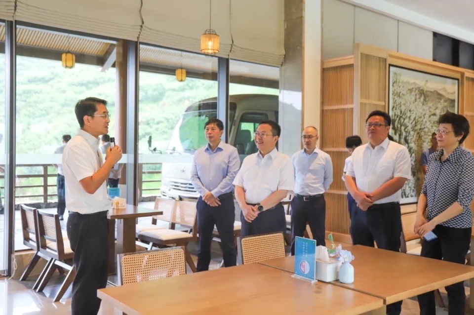 中山大学保继刚教授,信宜市委书记龚庆同志沿途分别介绍"十四五"期间