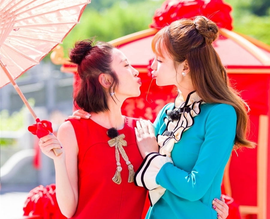 回顾张若昀唐艺昕婚礼,好闺蜜李沁做伴娘,马思纯当伴郎出尽风头