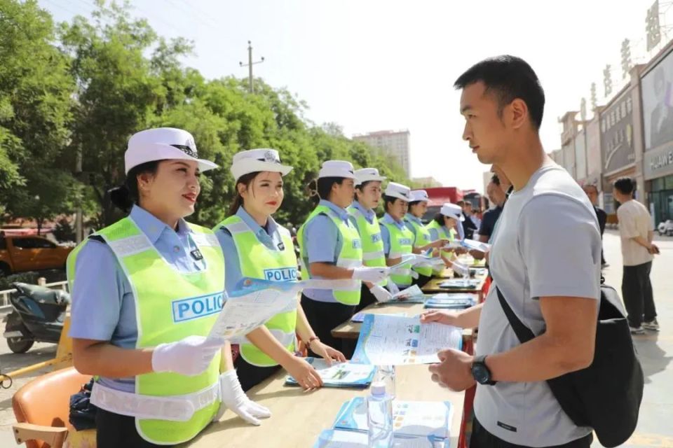 5月10日,莎车县防灾减灾委员会办公室联合莎车县公安局交通管理大队