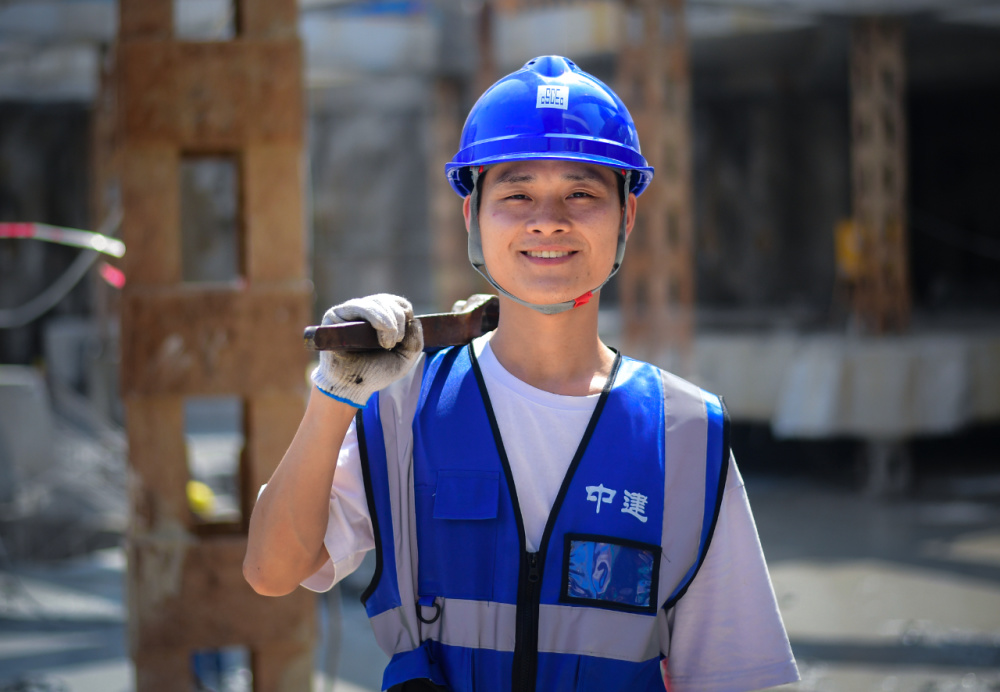 在工人文化宫留下建设者笑脸_腾讯新闻