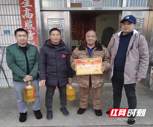 城步西岩镇:走访现役军人家属 弘扬拥军光荣传统