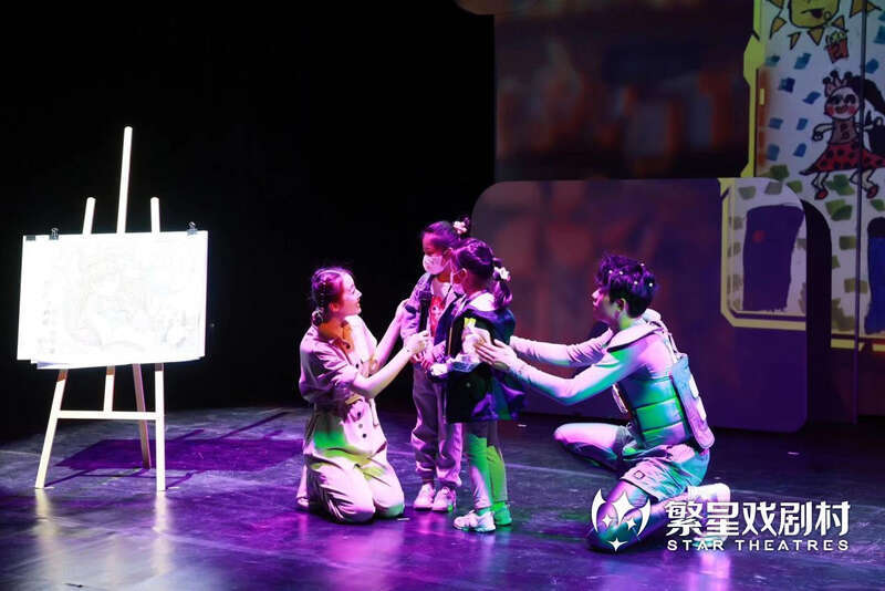 繁星戏剧村引进，西班牙多媒体互动亲子剧《拖拖DRAG-E》即将开演_腾讯新闻