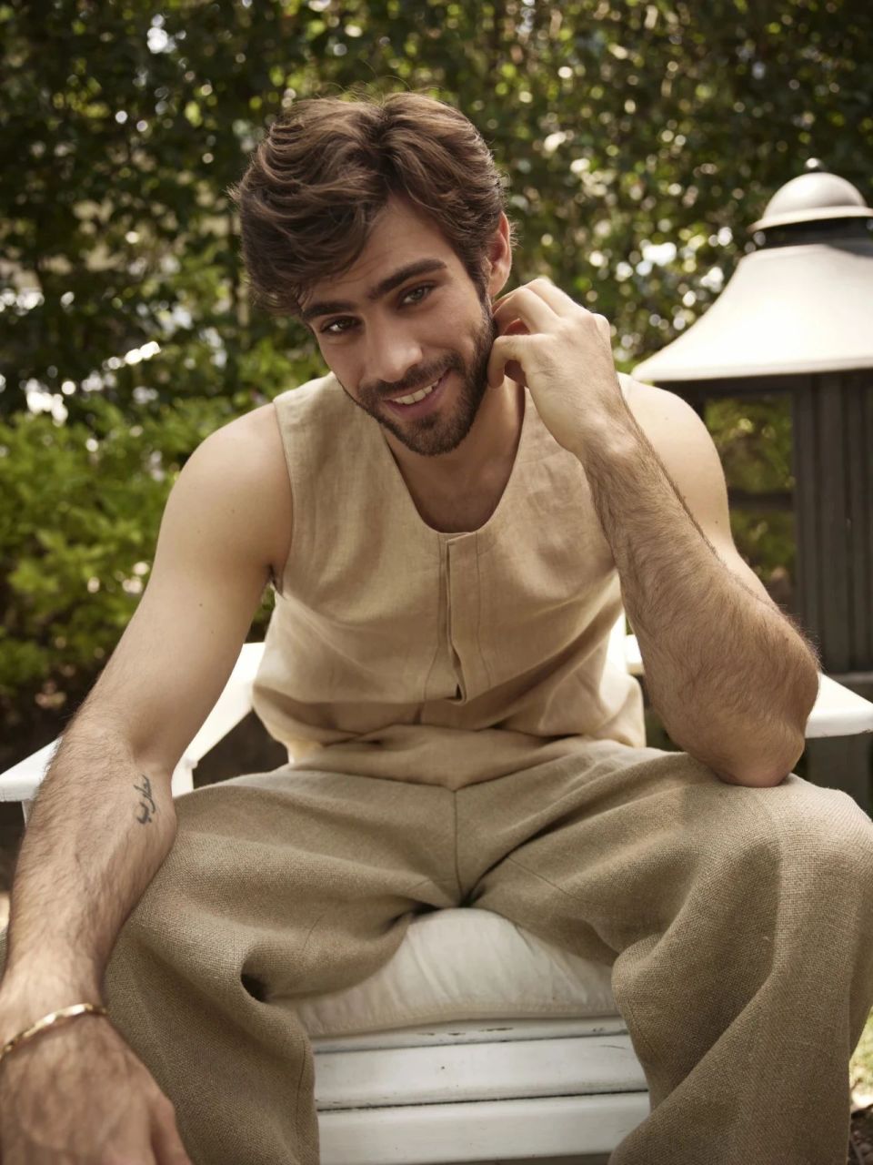 这位充满野性魅力的墨西哥帅哥,深受网飞平台力捧