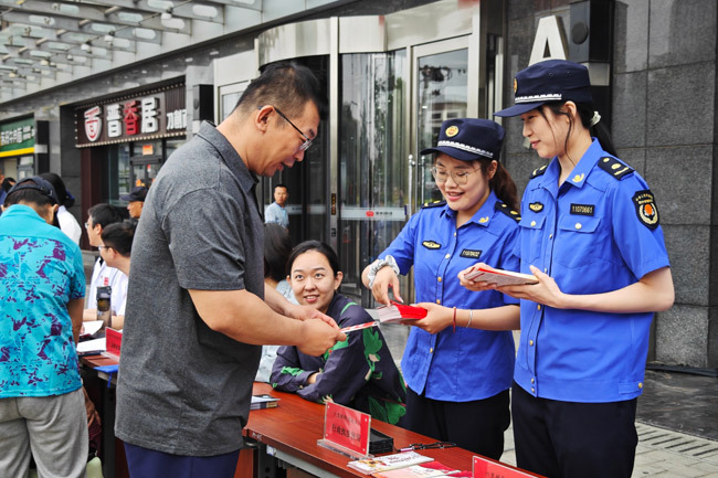 北京城管三级联动送法进企业 丰台"典"亮法治化营商环境