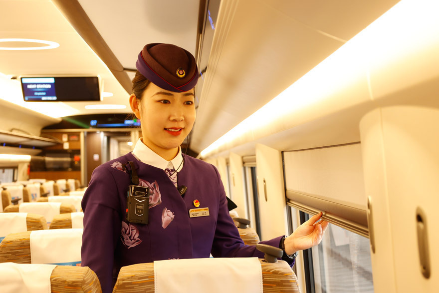 95后列车长守护回家路温暖团圆年