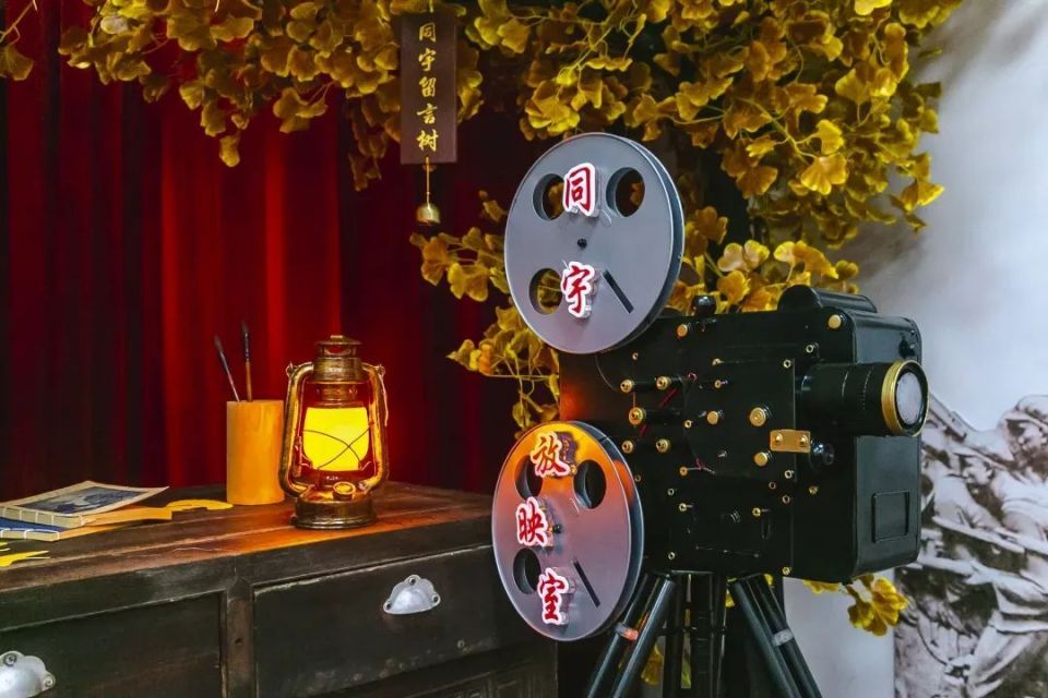 实践分中心正式启动,来自夏朵园小区的居民成为放映室的第一批观众