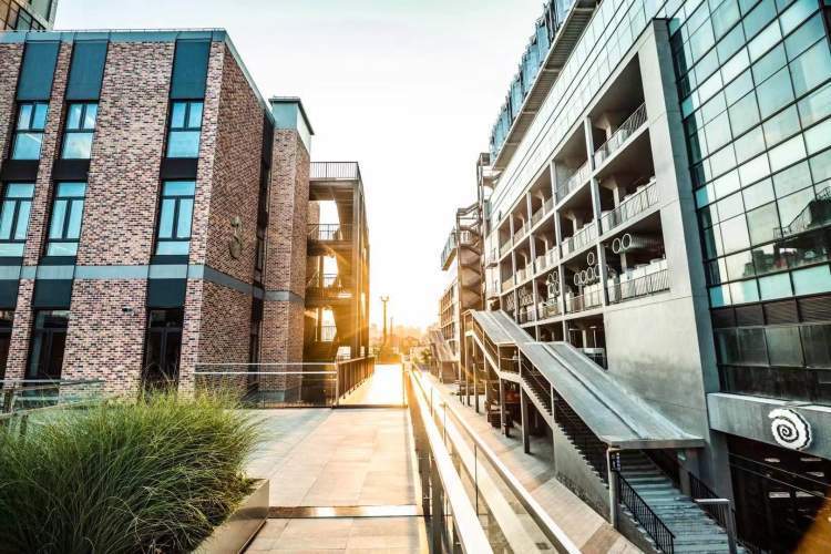 新业坊源创从废旧的铁轨旧建筑到情怀满满的城市乐土丨上海文创园区