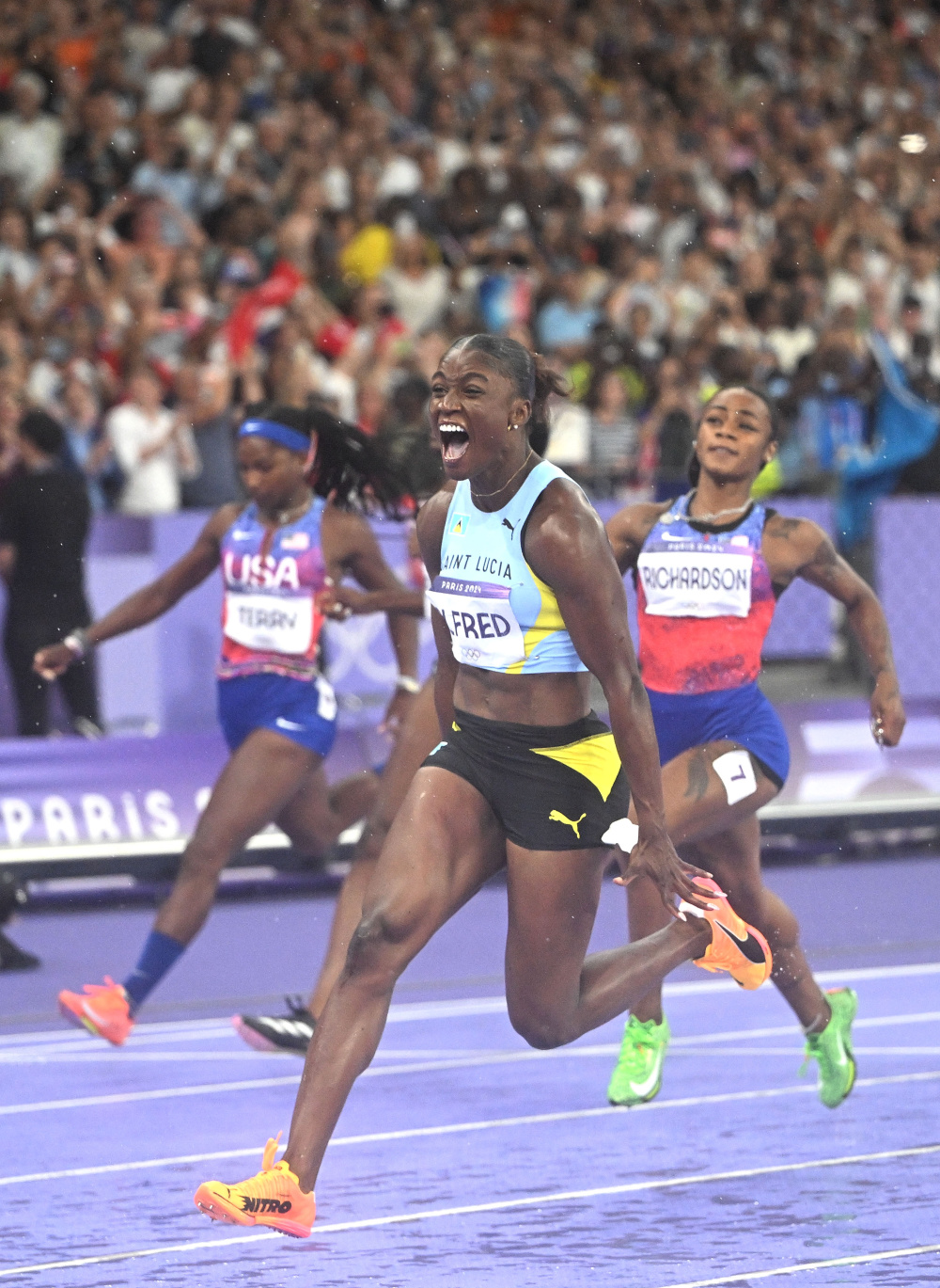 巴黎奥运会丨田径——女子100米:圣卢西亚选手阿尔弗雷德夺冠(5)