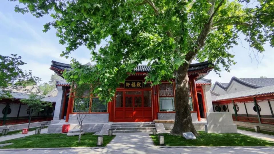 5月8日上午,北京大学校领导,职能部门和新结构经济学研究院院方代表