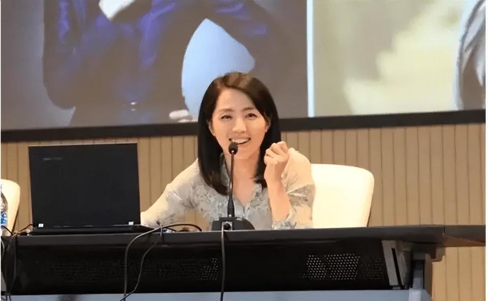央视“气象女神”杨丹：工作29年零失误，丁克15年后，40岁高龄生子_腾讯新闻
