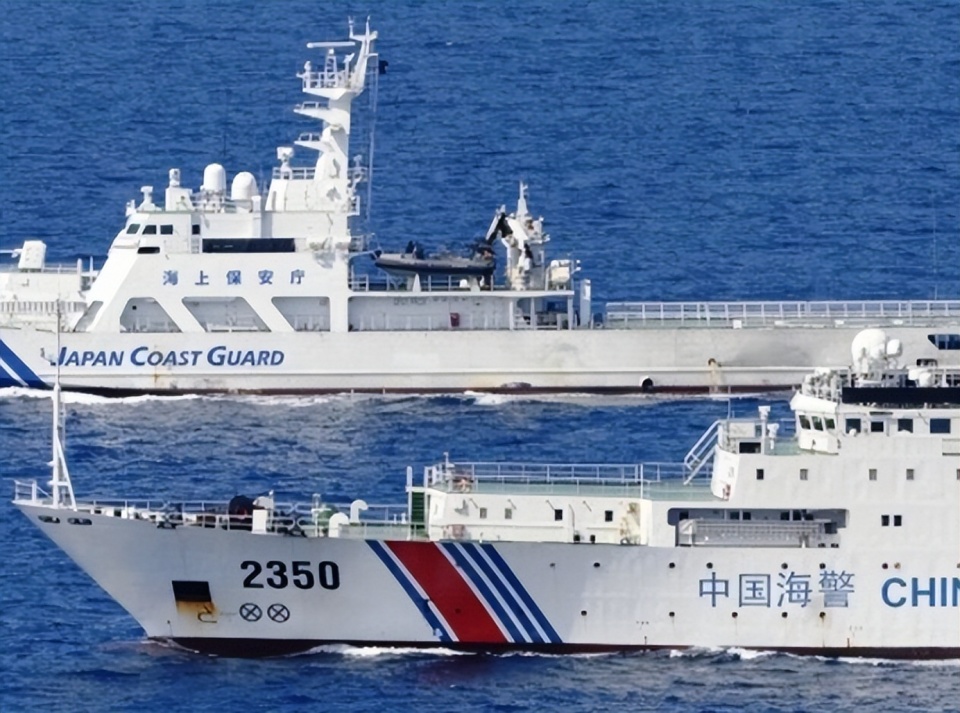 日本凌晨闯钓鱼岛,中国海警4船组建包围圈