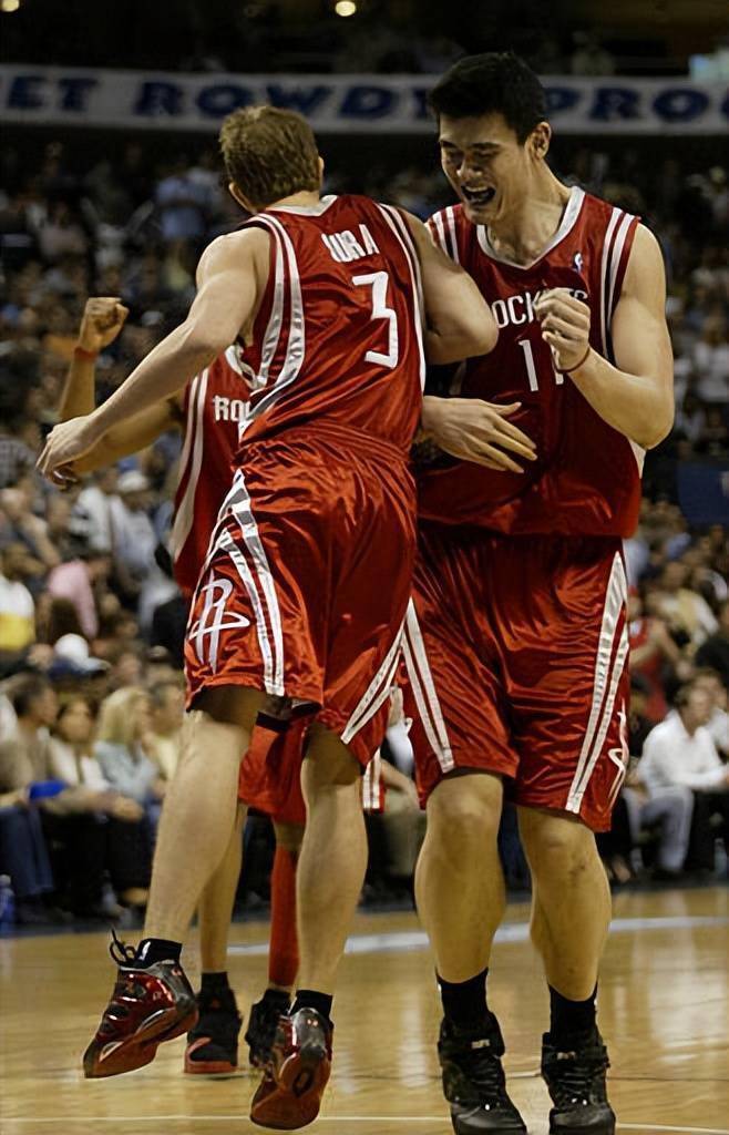 恨姚明却成为队友最不爱给姚明传球的自制三双王后来咋样了