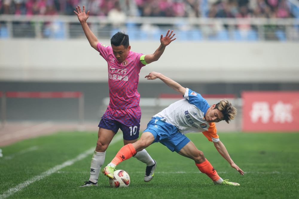 足球——中甲:辽宁铁人胜江西庐山