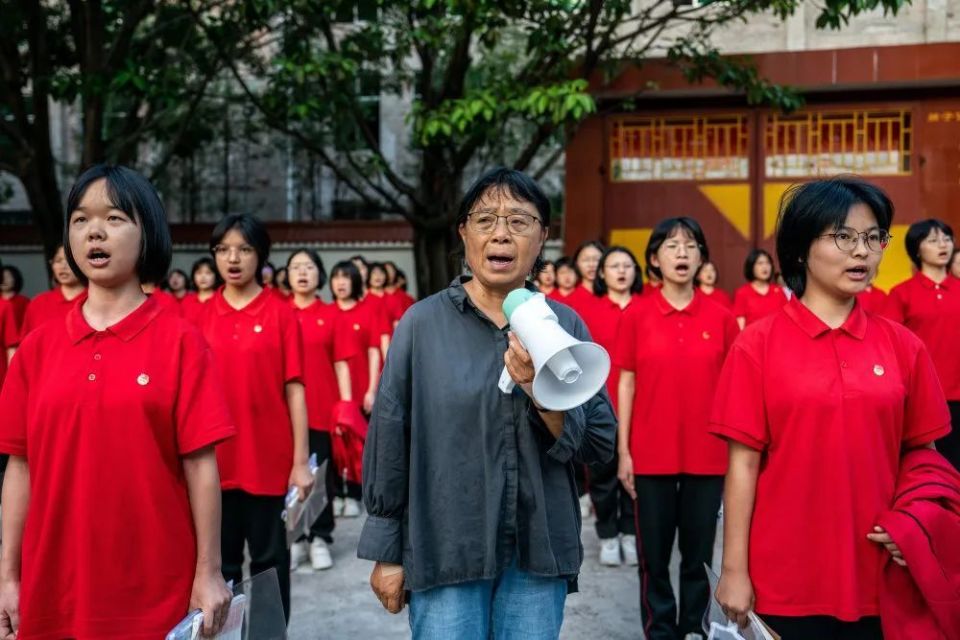 张桂梅女高校训图片图片